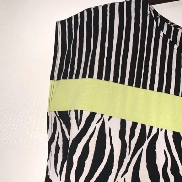 Chicos Zebra Print Black/White Stripe Top W/ Neon Yellow Accent Size 0 Polyester - Picture 5 of 10